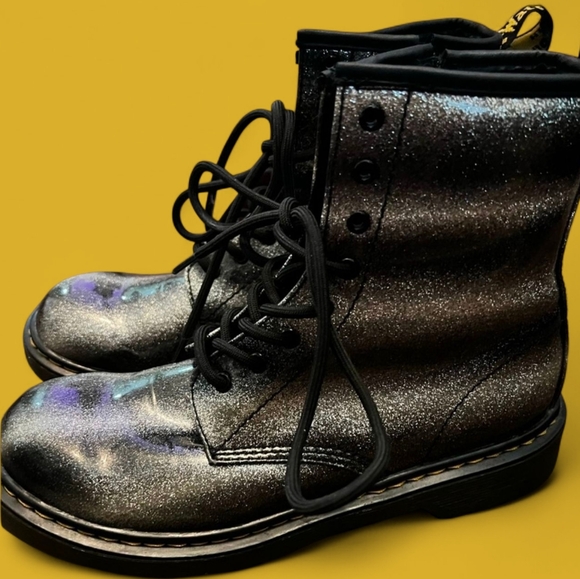 Doc Martens - Picture 2 of 7
